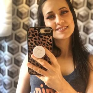 Meet your Posher, Roxanna